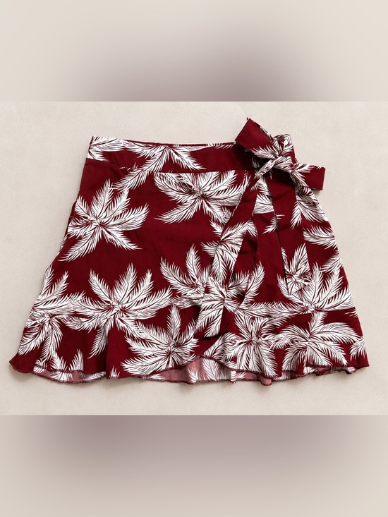 Zaful Dresses & Skirts - Zaful Women’s Burgundy Tropical Palm Print Wrap Mini Skirt Size Small US 4